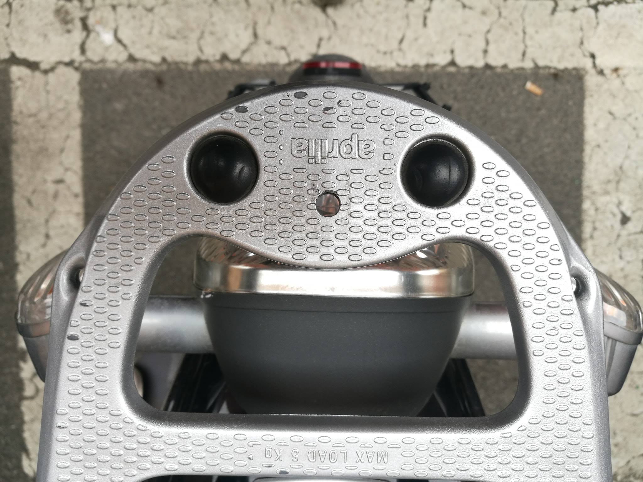 AAAAA!! STUFO ROBOT. Il nevrotico portapacchi di Bologna.