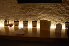 Un calice di vino e i Versi da bar trevigiani