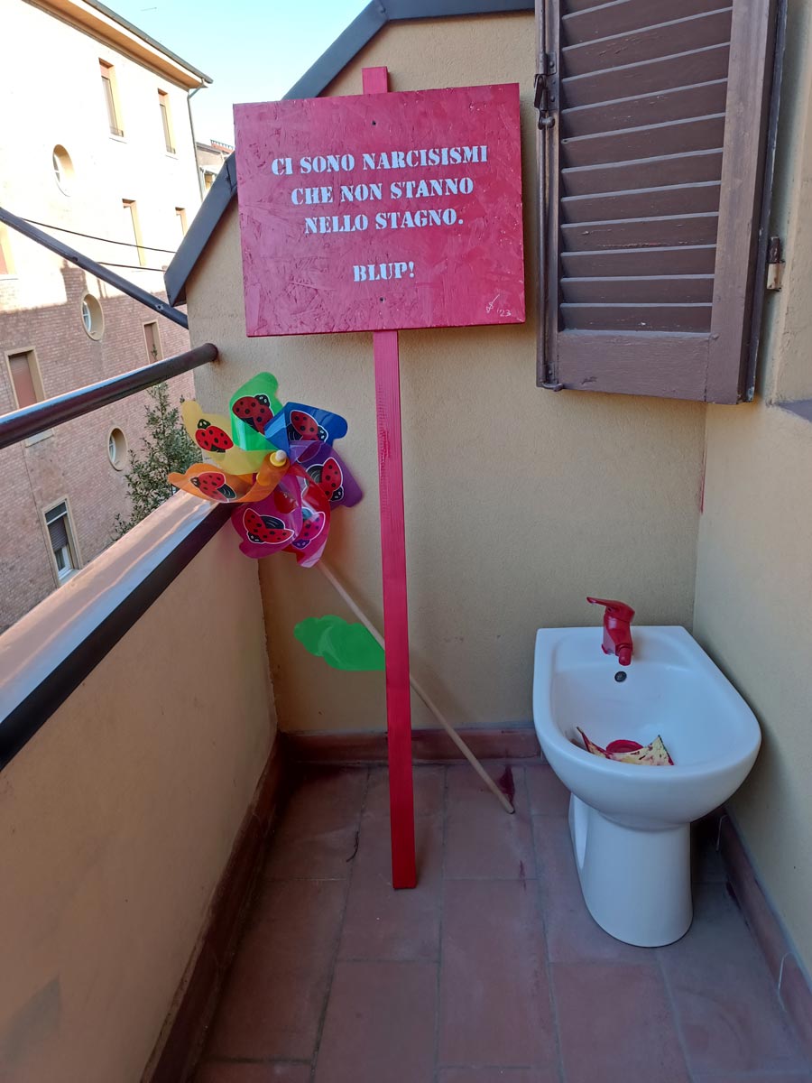 Bidè-e-cartello